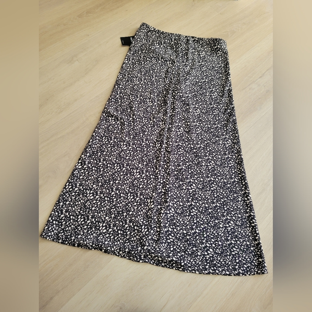 Black Patterned Women's Skirt Medium. Nwt